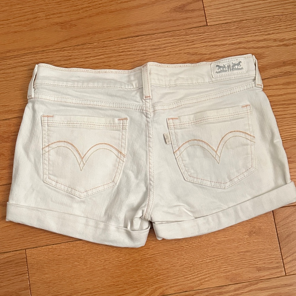 Levi’s Jean Shorts - Two tone stitch - 32567 - W27